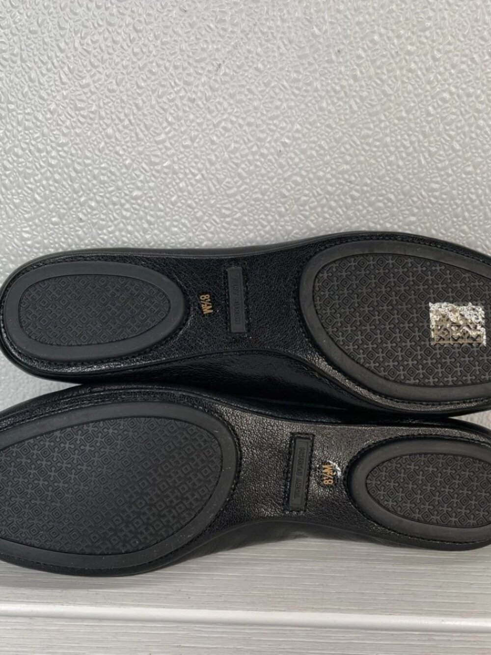 Tory Burch Womens Size 8.5 Minnie Travel Ballet Flat Black Leather Jewled Emblem - Picture 2 of 8